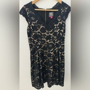 VINCE CAMUTO BLACK LACE DRESS SIZE 4